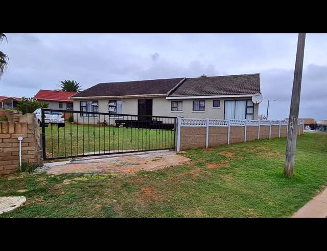 6 BEDROOM HOUSE FOR SALE IN MOSSEL BAY EXT 26